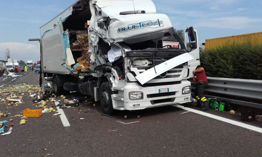 Camion Perde Il Carico In A4 Tra Arino Di Dolo E Padova Est: 10 ...